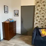 Le Cinq, De Charme Place Saint Pierre *