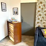 Le Cinq, De Charme Place Saint Pierre