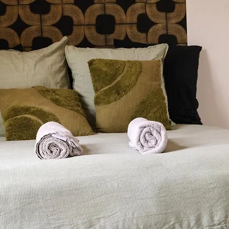 Le Cinq, De Charme Place Saint Pierre * 쏘뮤흐