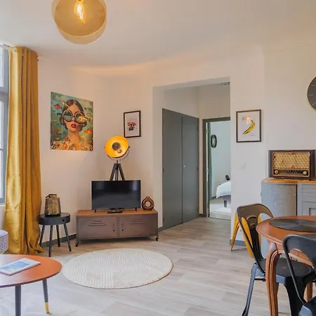 Le Cinq, De Charme Place Saint Pierre * Saumur