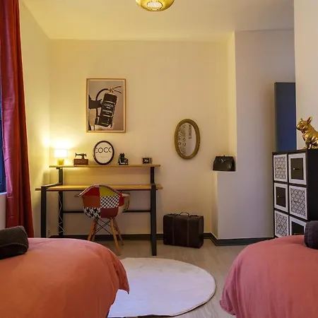 Le Cinq, De Charme Place Saint Pierre 쏘뮤흐