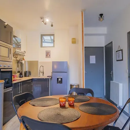 Le Cinq, De Charme Place Saint Pierre Apartment *
