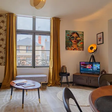 Le Cinq, De Charme Place Saint Pierre *