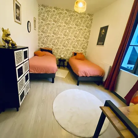 Le Cinq, De Charme Place Saint Pierre 쏘뮤흐