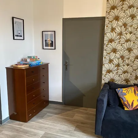 Le Cinq, De Charme Place Saint Pierre *