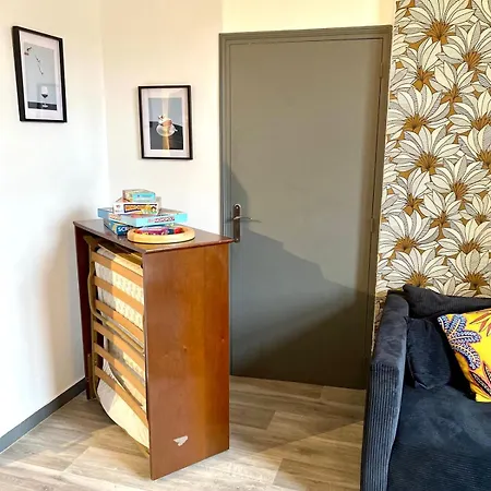 Le Cinq, De Charme Place Saint Pierre