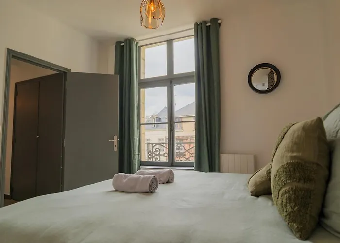 Le Cinq, De Charme Place Saint Pierre Apartment Saumur