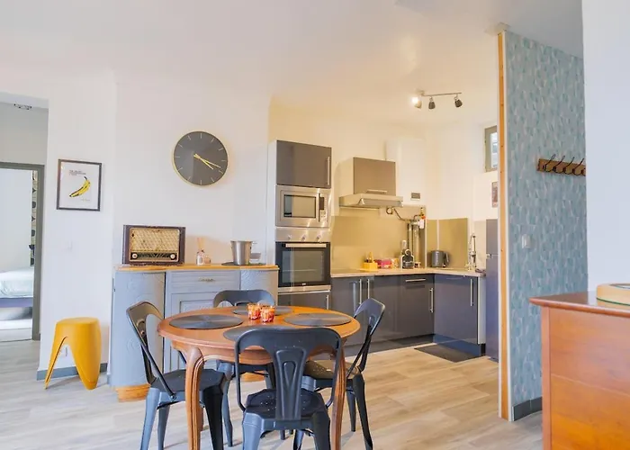 Le Cinq, De Charme Place Saint Pierre Apartment Saumur