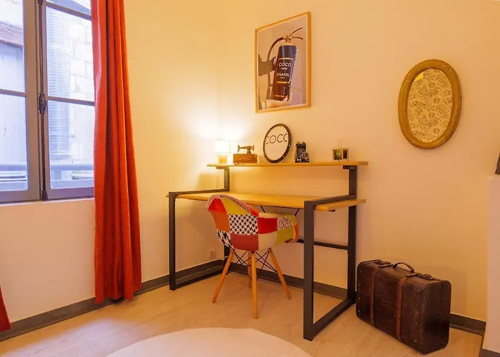 Le Cinq, De Charme Place Saint Pierre * Saumur