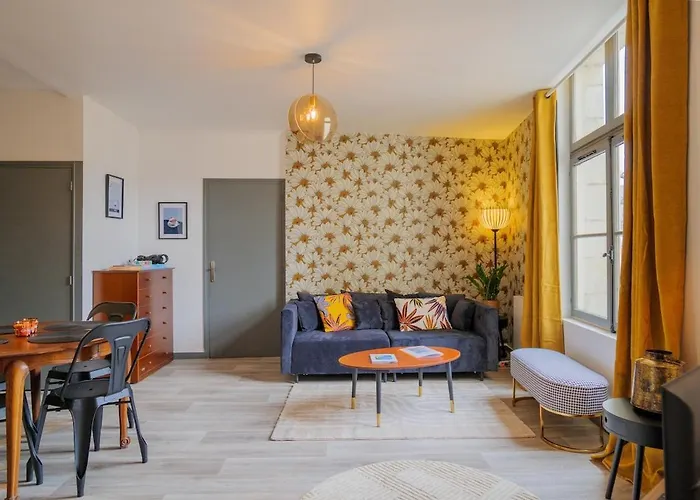 Apartment Le Cinq, De Charme Place Saint Pierre