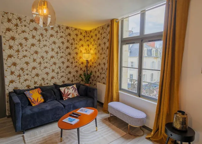 Le Cinq, De Charme Place Saint Pierre