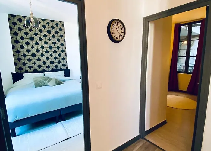 Le Cinq, De Charme Place Saint Pierre * Saumur