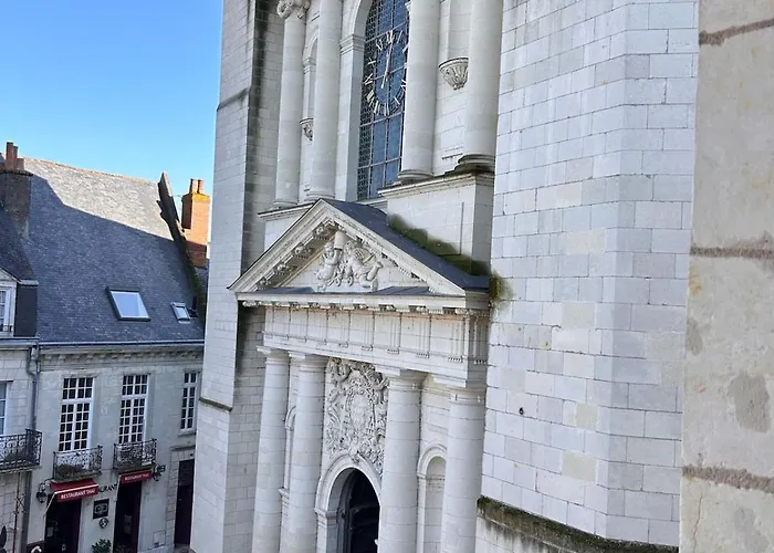 Le Cinq, De Charme Place Saint Pierre Saumur