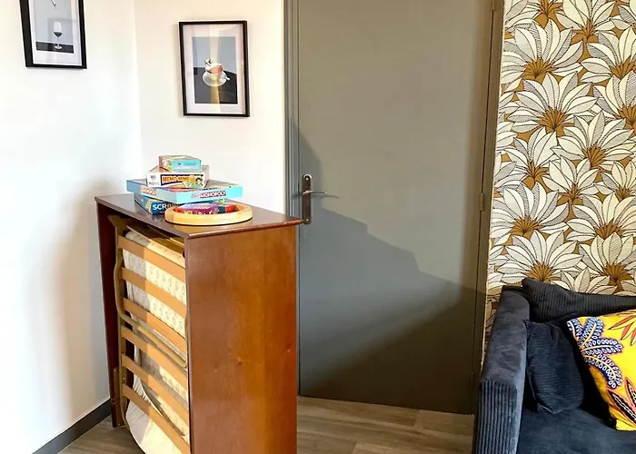 Le Cinq, De Charme Place Saint Pierre